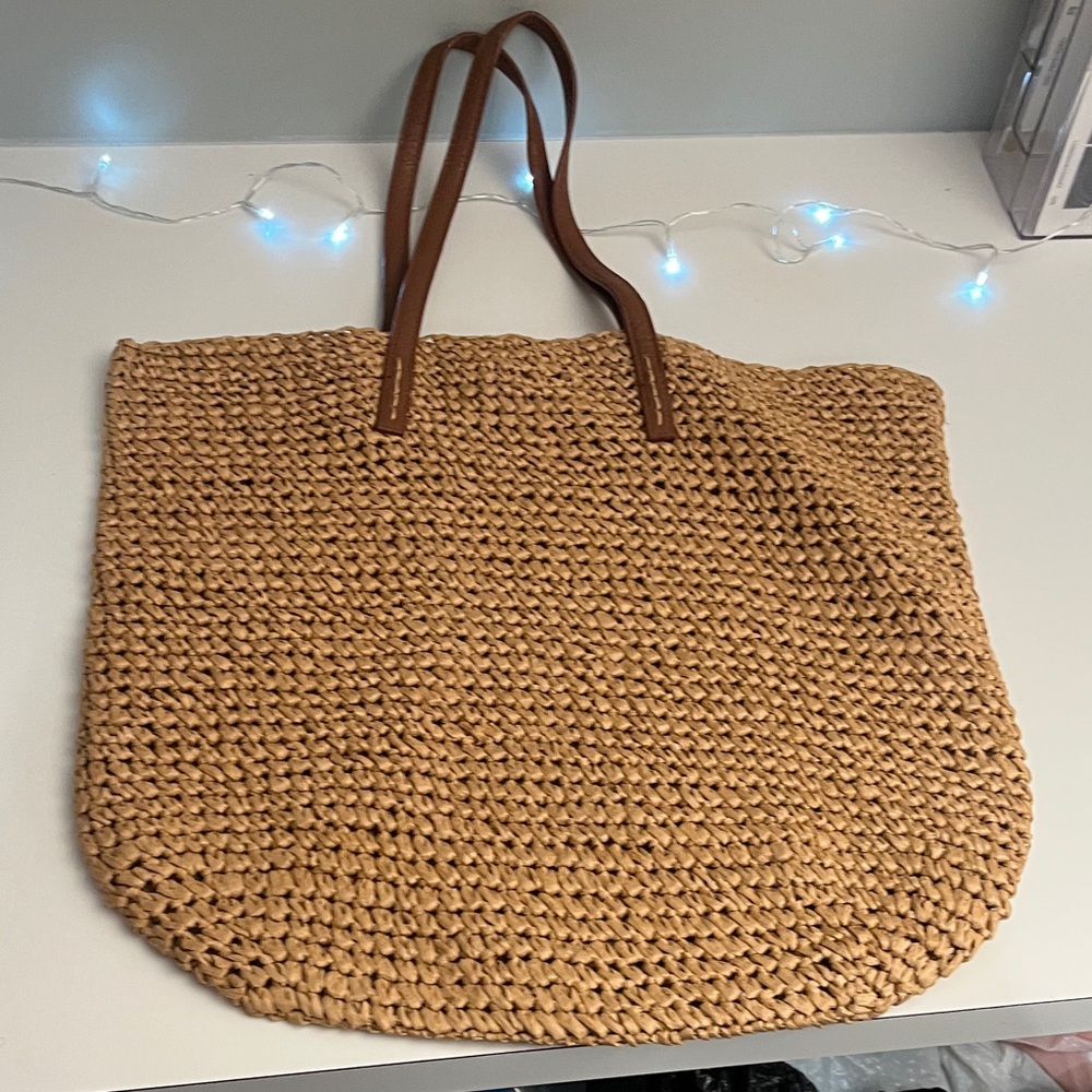 Elegant Tan Woven Tote Bag - Picture 1 of 7